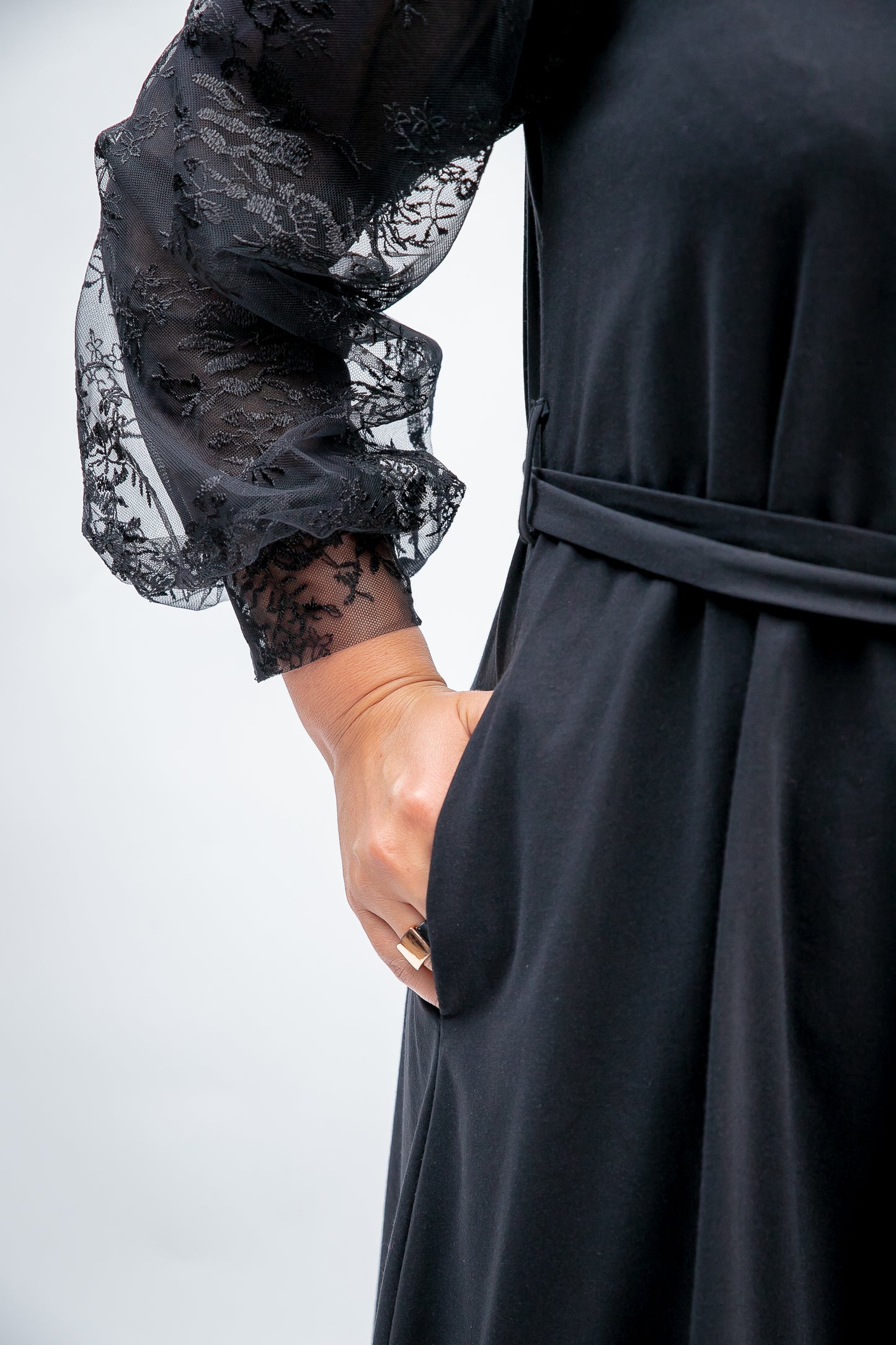 Eleganta melna kleita
