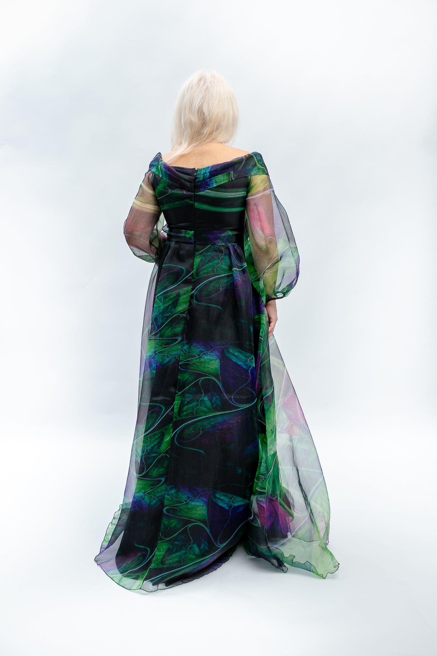 Eleganta gara šifona kleita