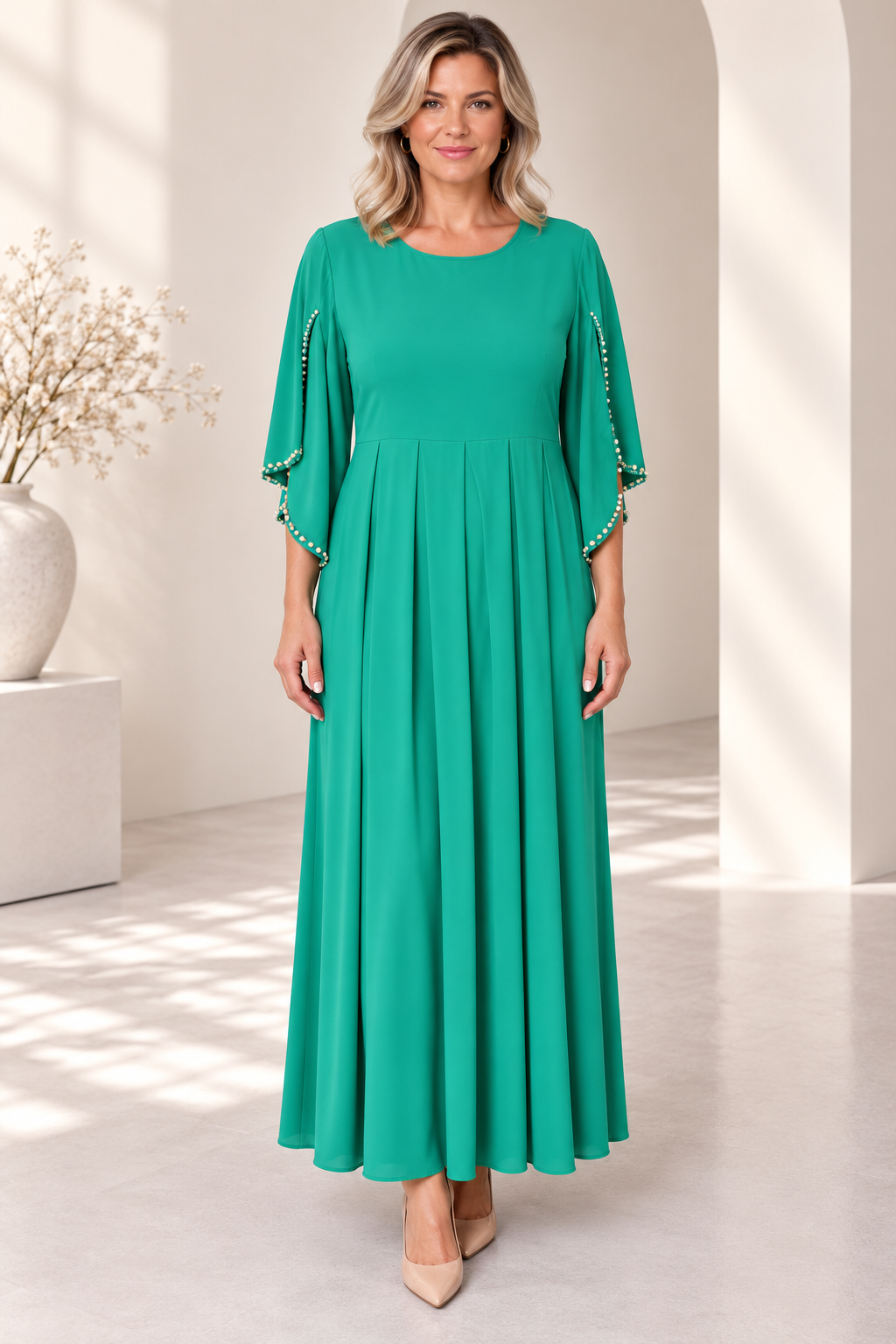 Gara kleita ar kristālu akcentiem