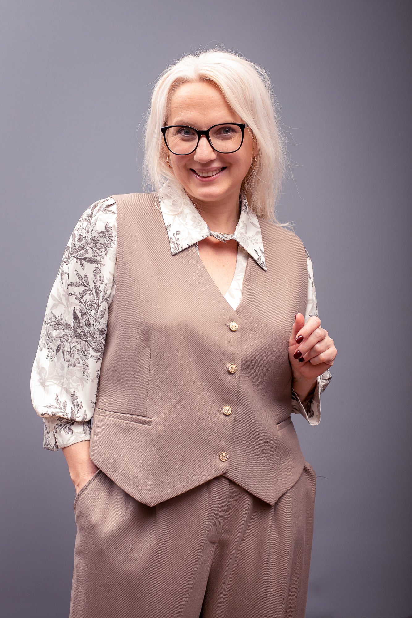 Kostīms ar platām biksēm