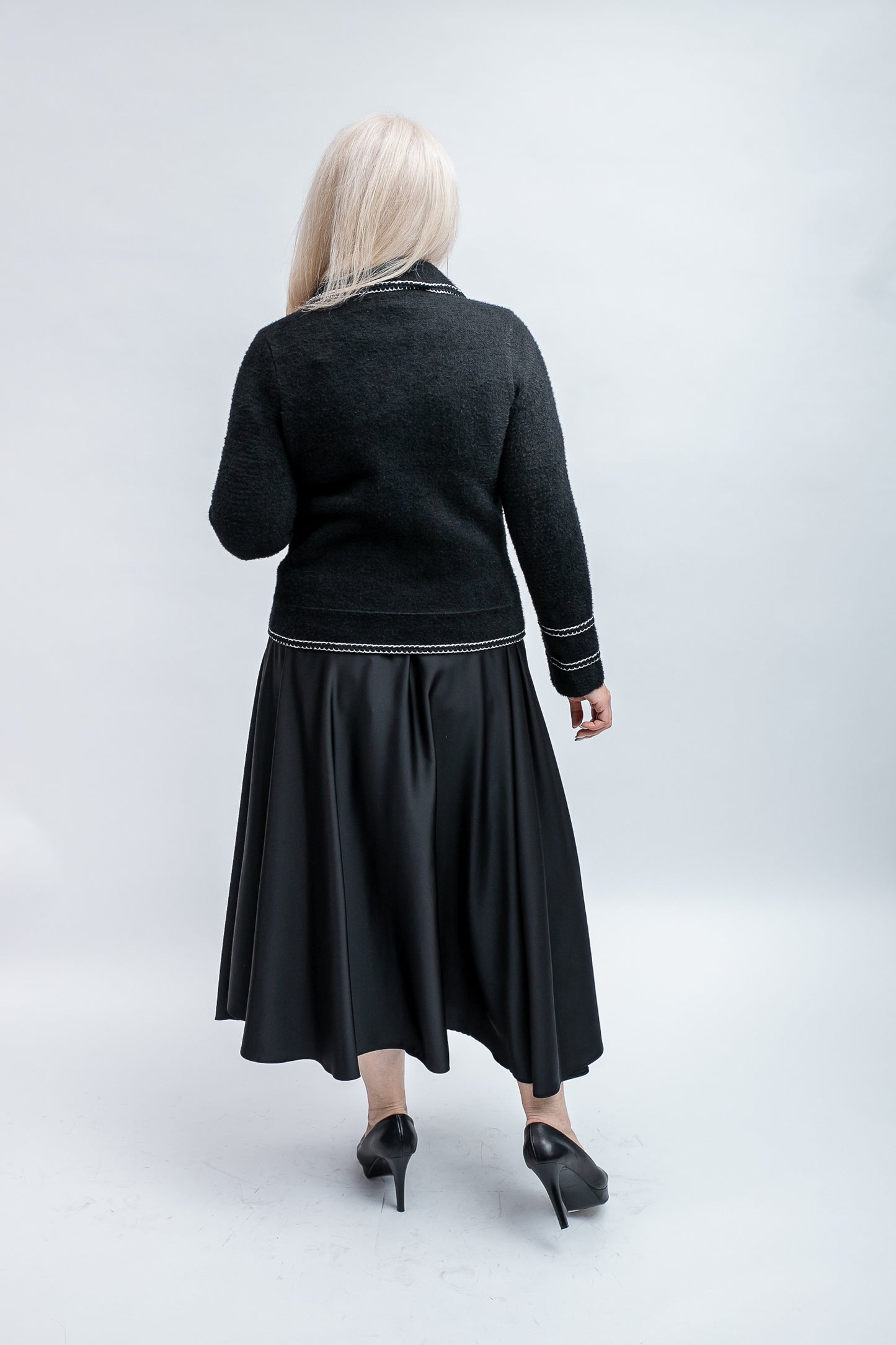 Melna eleganta jaciņa