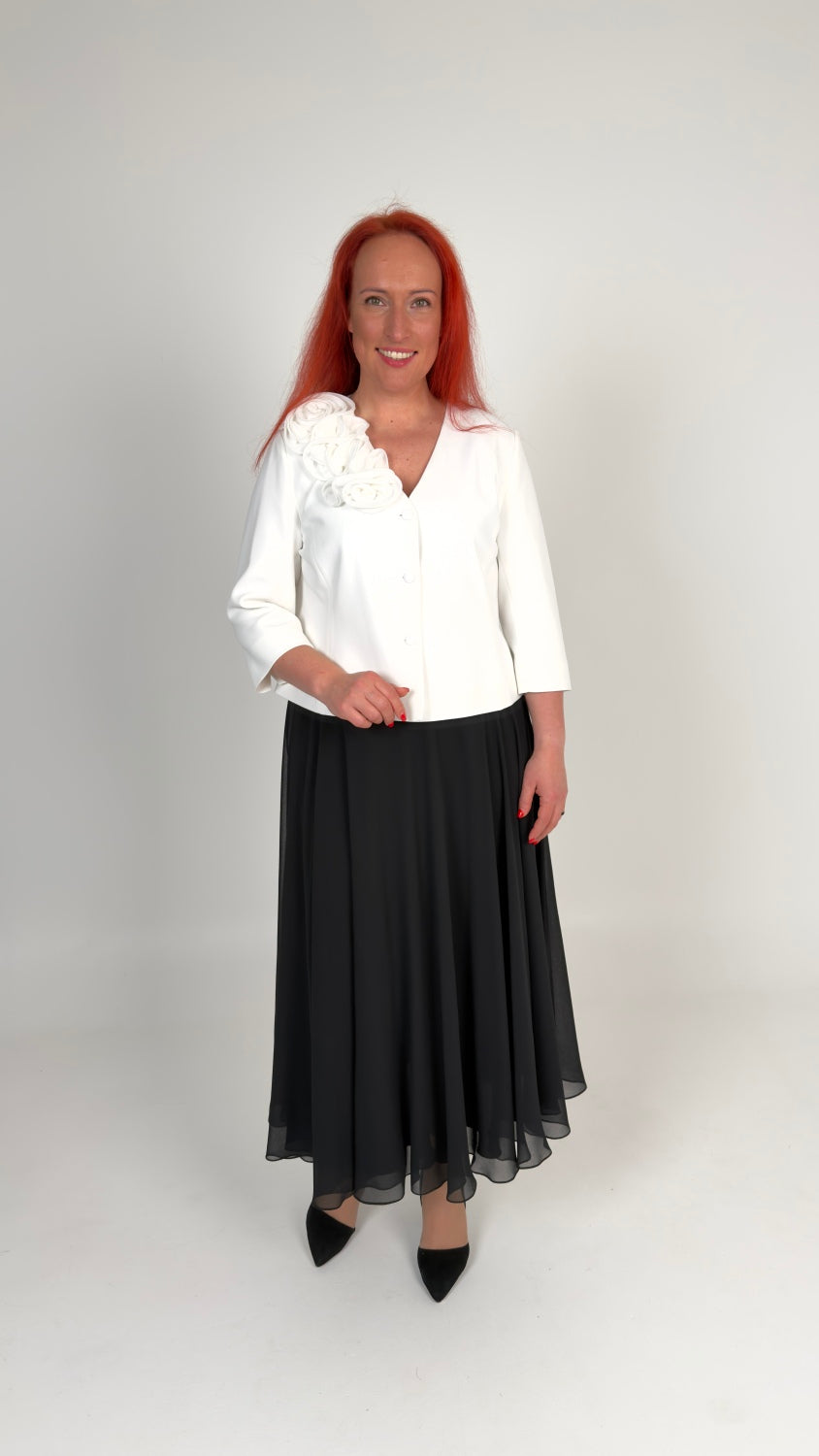 Žakete baltā krāsā no L’AF kolekcijas