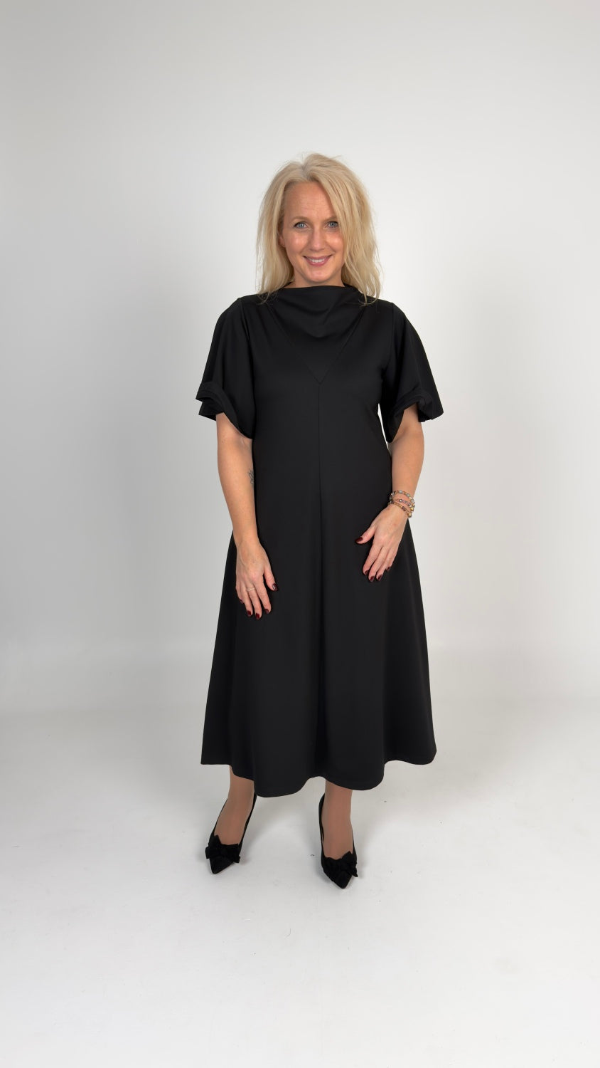 Eleganta gara melna kleita