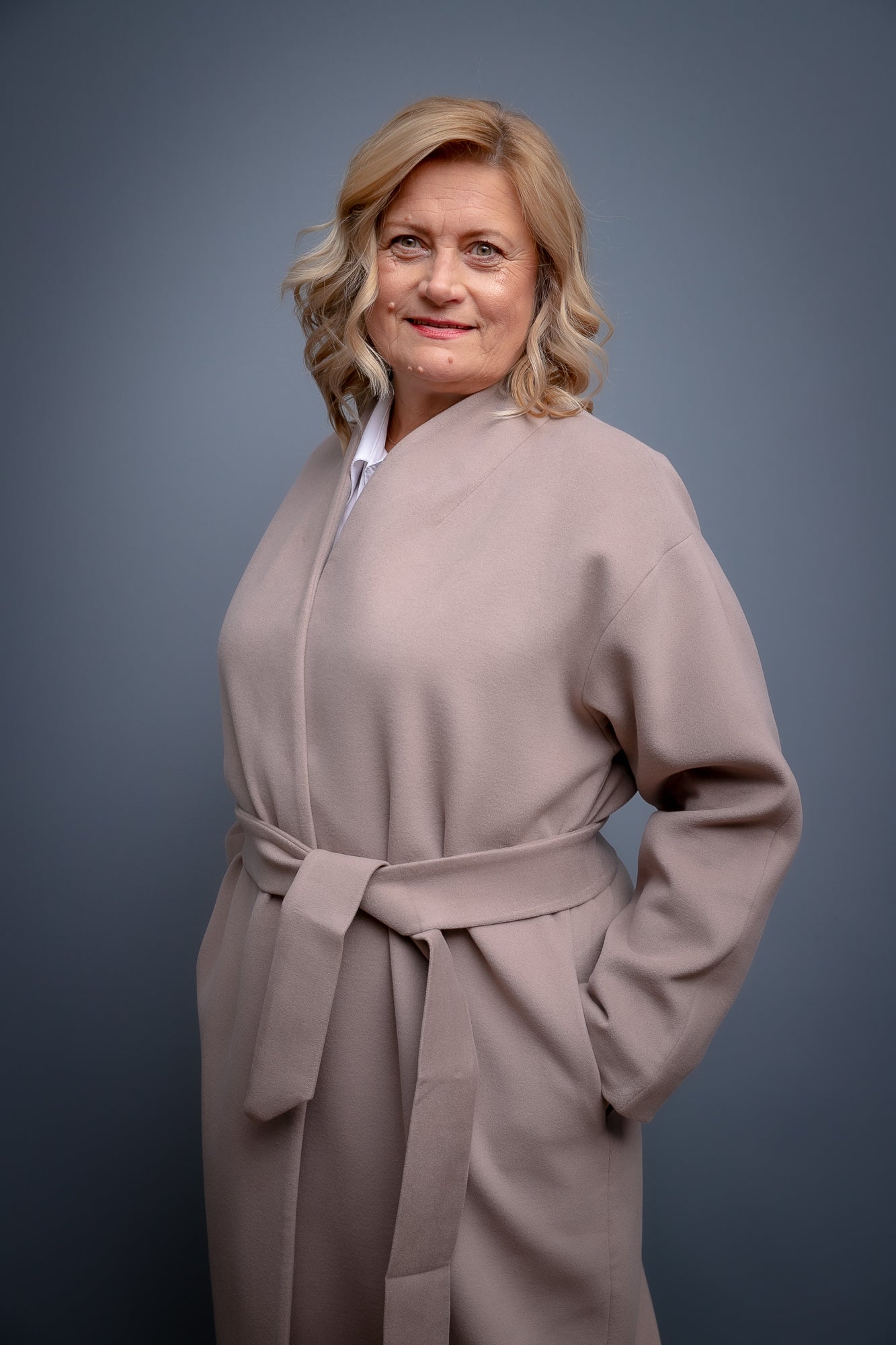 Mētelis ar jostu