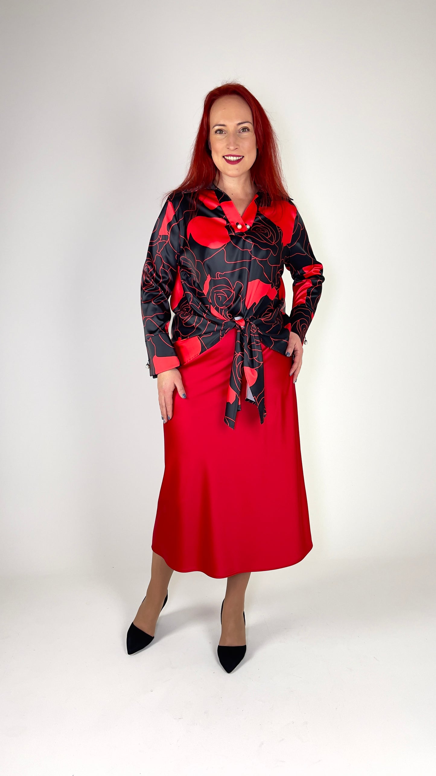 Blūze ar pērļu elementiem , sasienama.