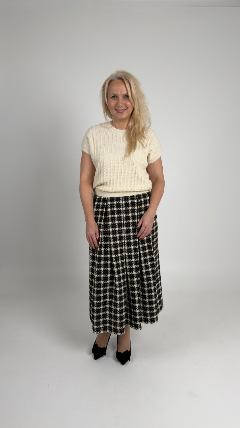 Tvīda svārki no L’AF kolekcijas