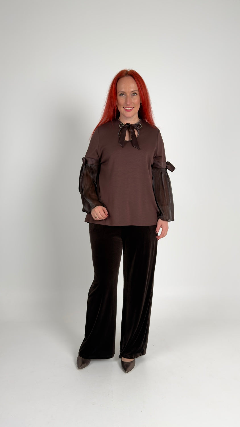 Trikotāžas augša ar tilla piedurknēm un dekoratīvām bantītēm