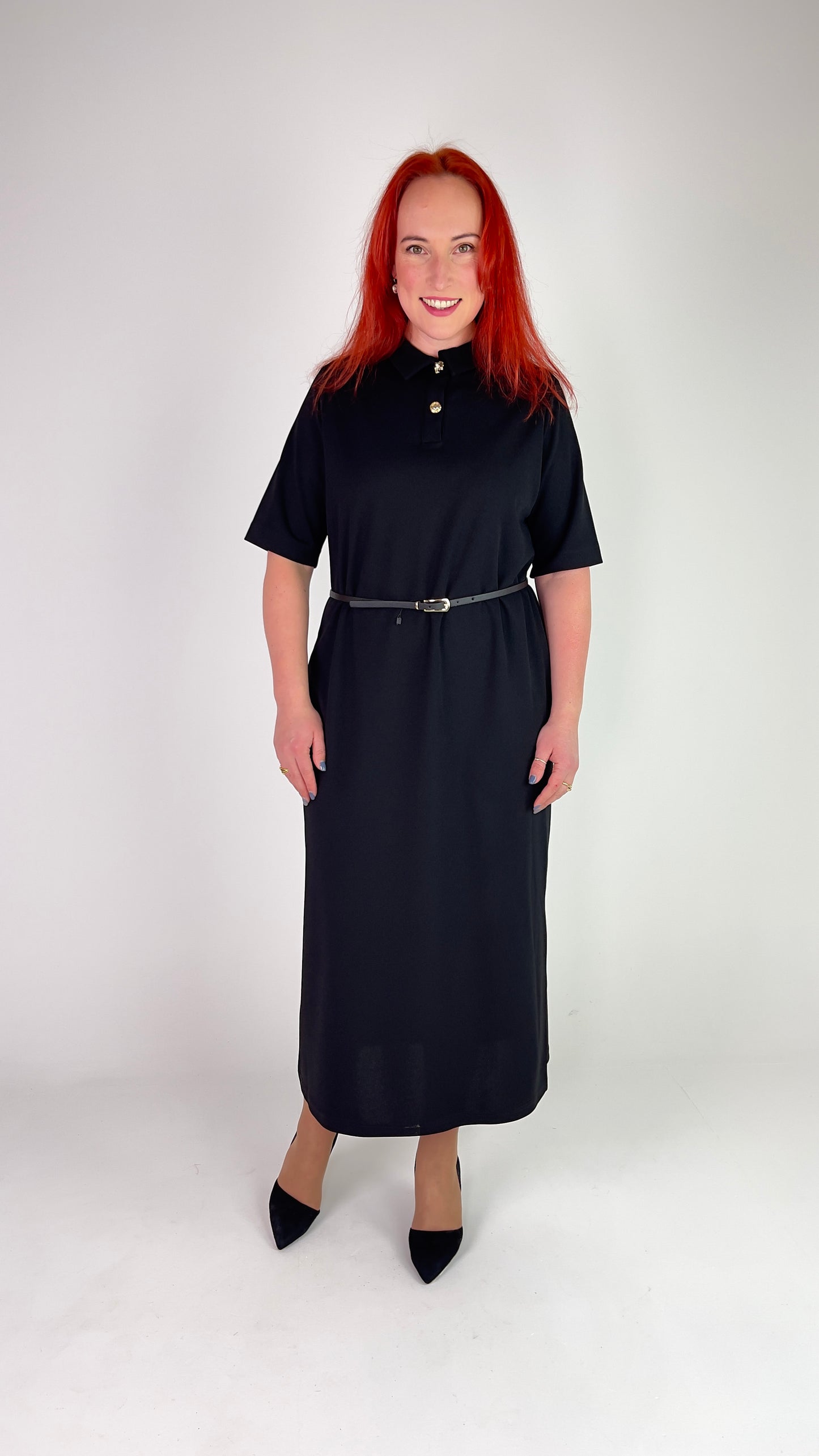 Melna bāzes kleita ar jostu