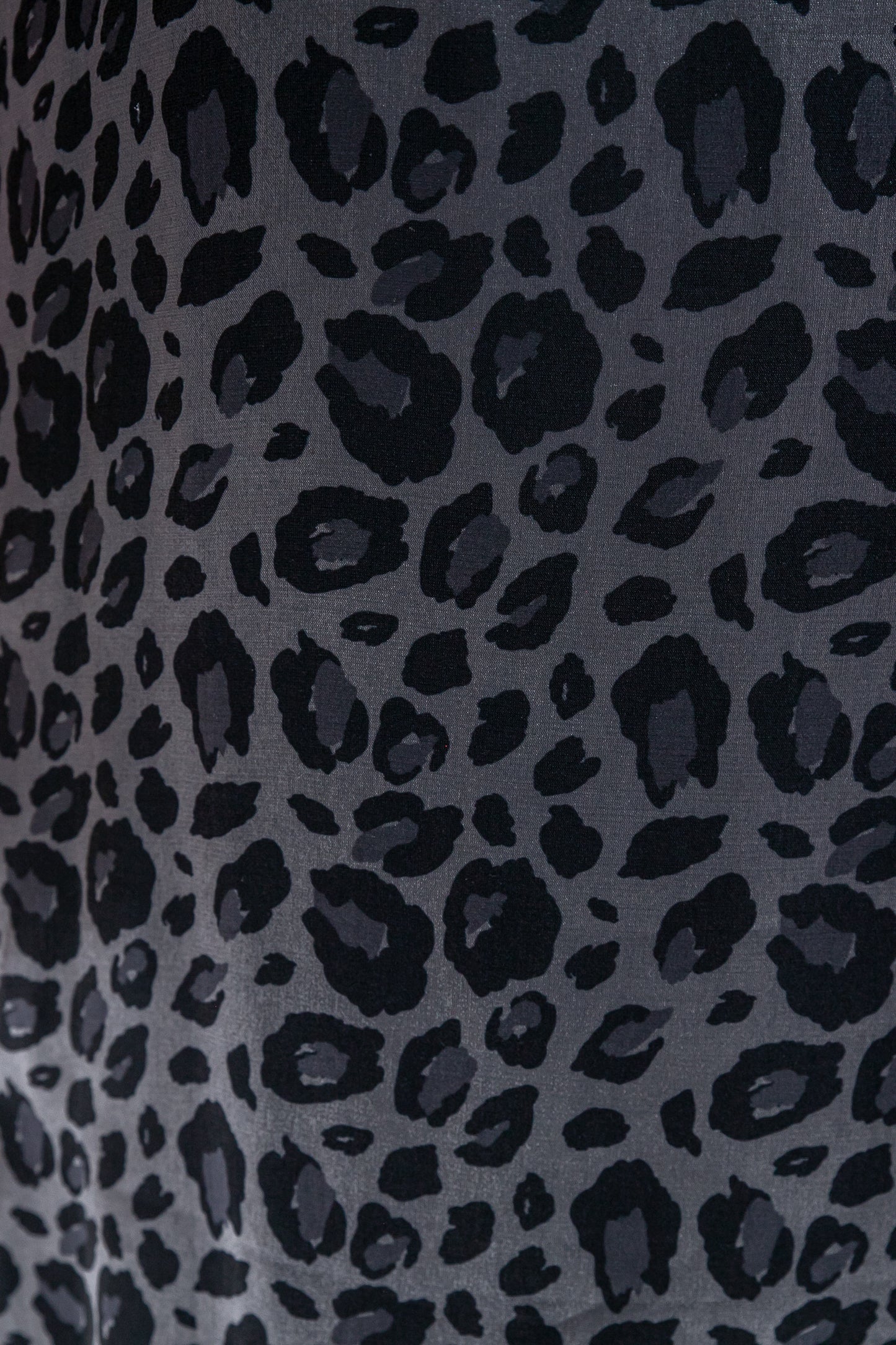 Eleganta kleita ar pelēku leoparda printu