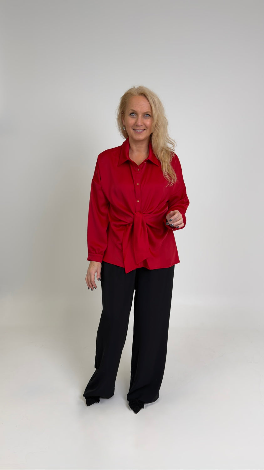 Sasienama pagarināta blūze