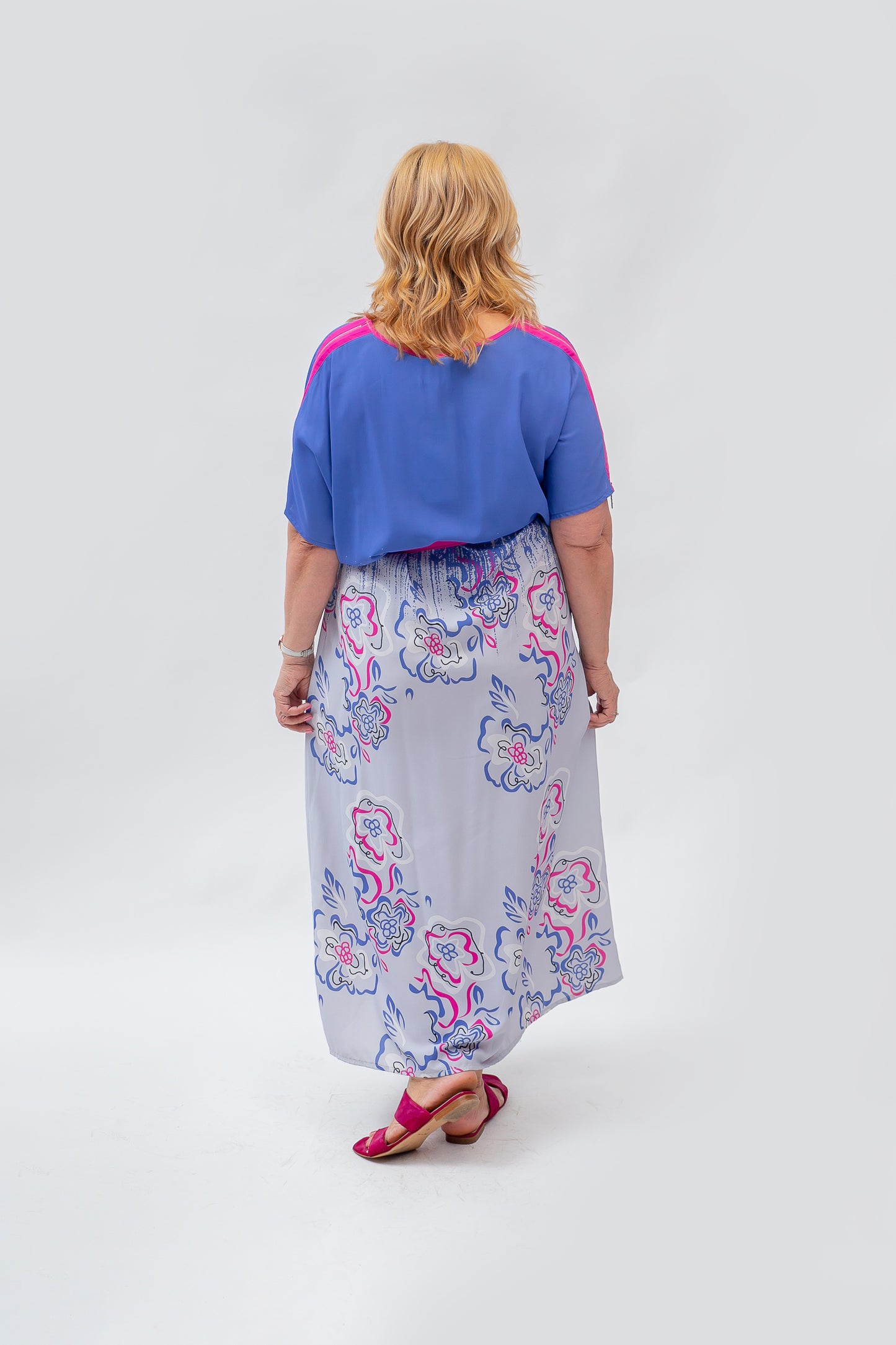 Kimono stila kleita ar jostu