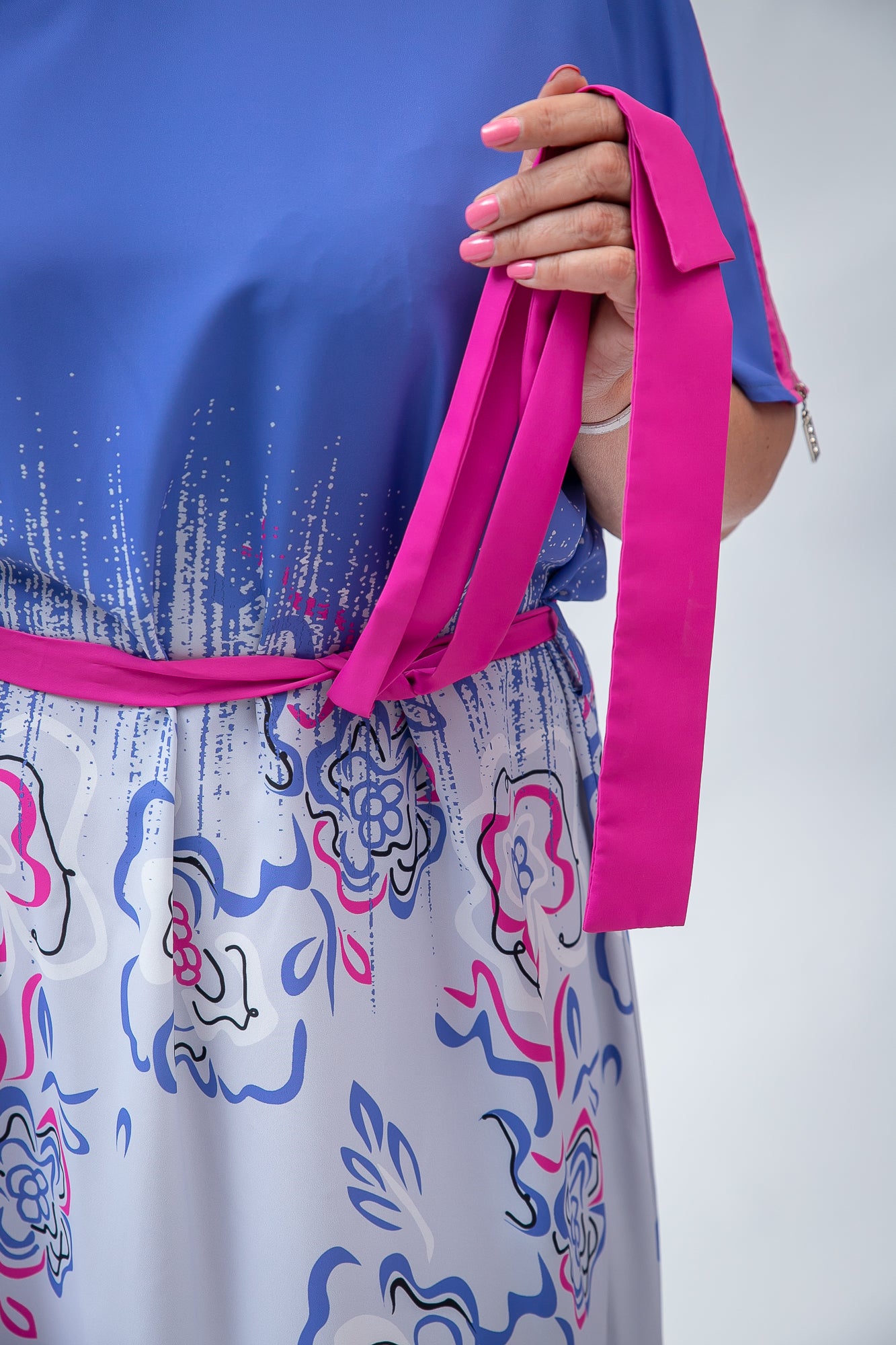 Kimono stila kleita ar jostu