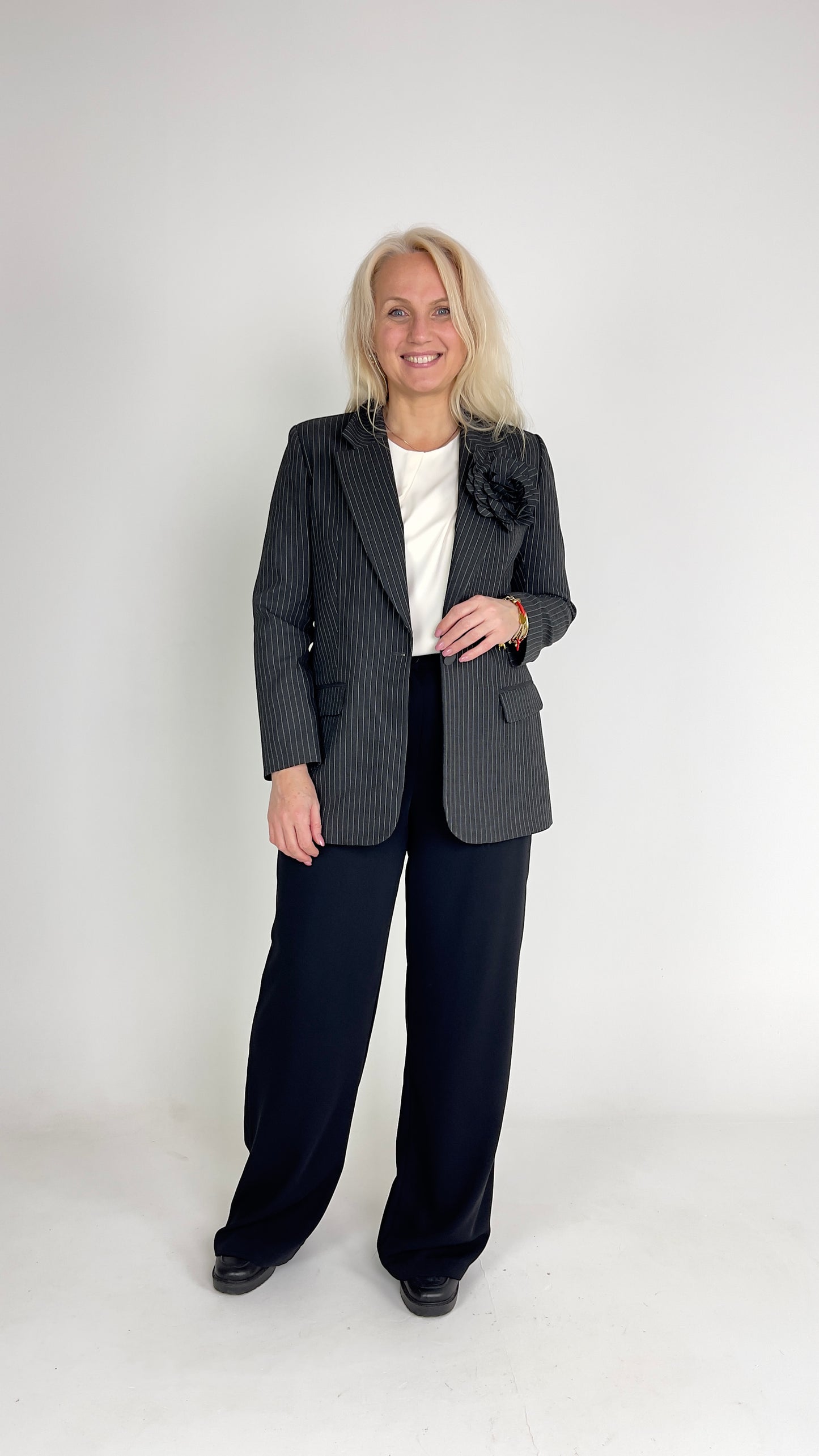 Pelēka-svītraina žakete