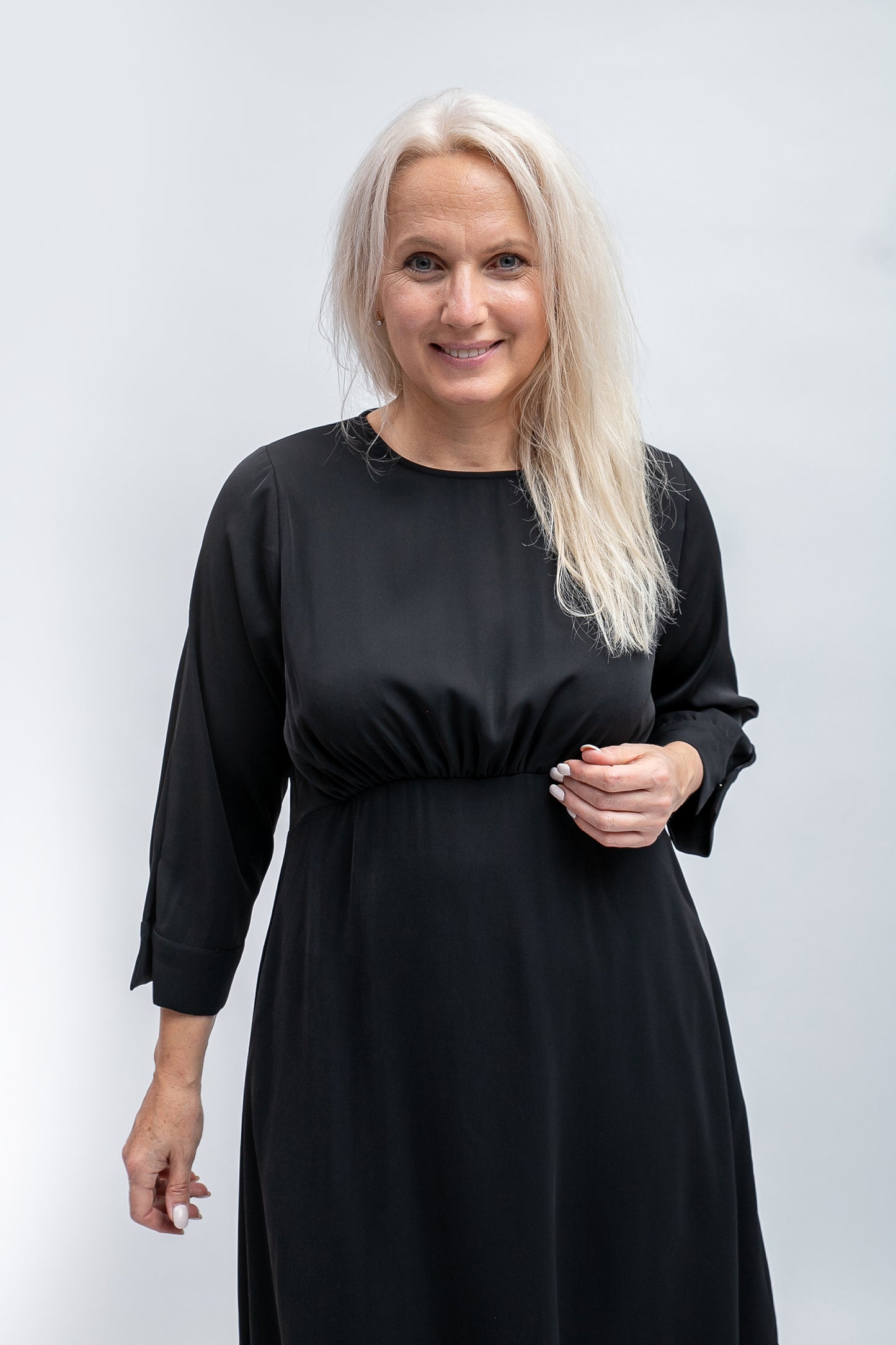 Eleganta melna kleita
