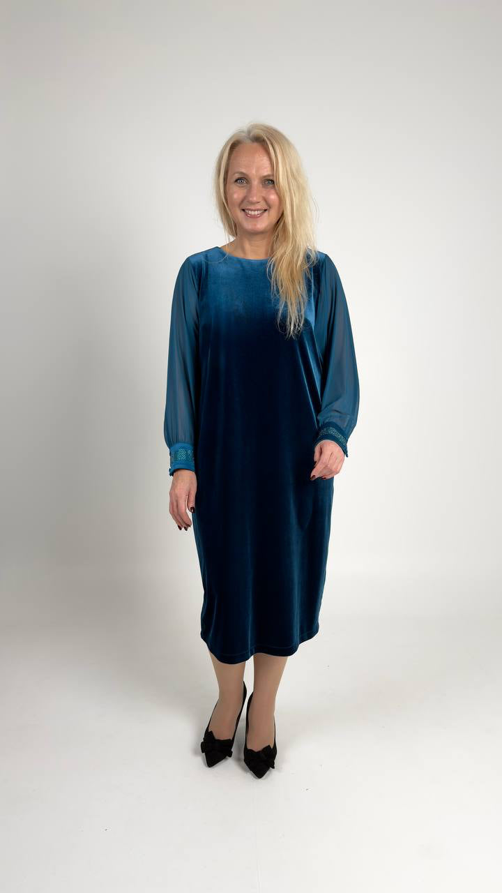 Zilā samta kleita ar šifona piedurknēm