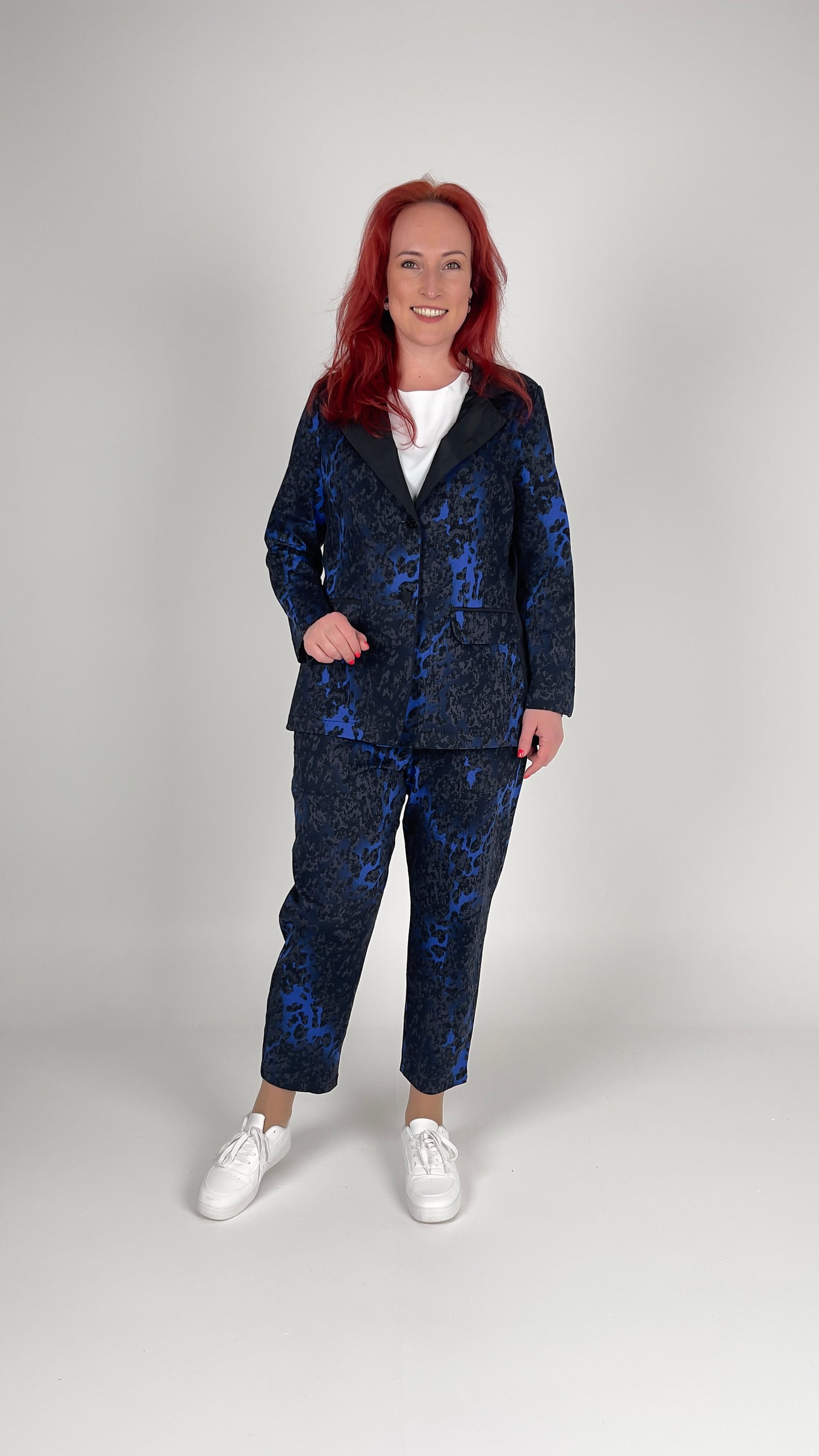 Stilīgs, divdaļīgs kostīms