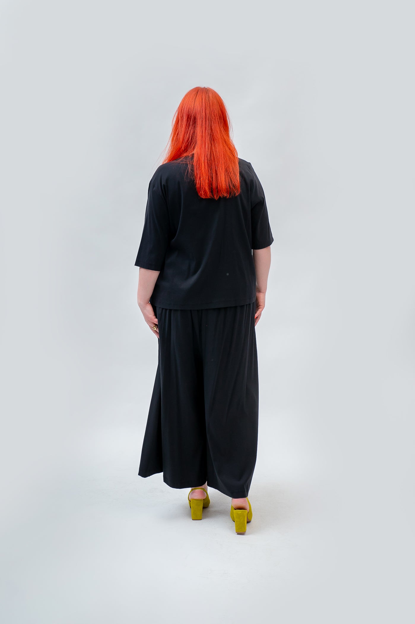 Kokvilnas kostīms ar svārkiem