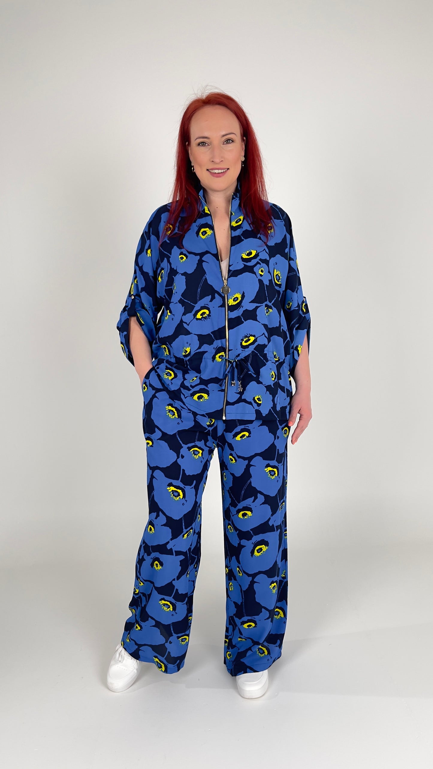 Bikškostīms ar magoņu rakstu