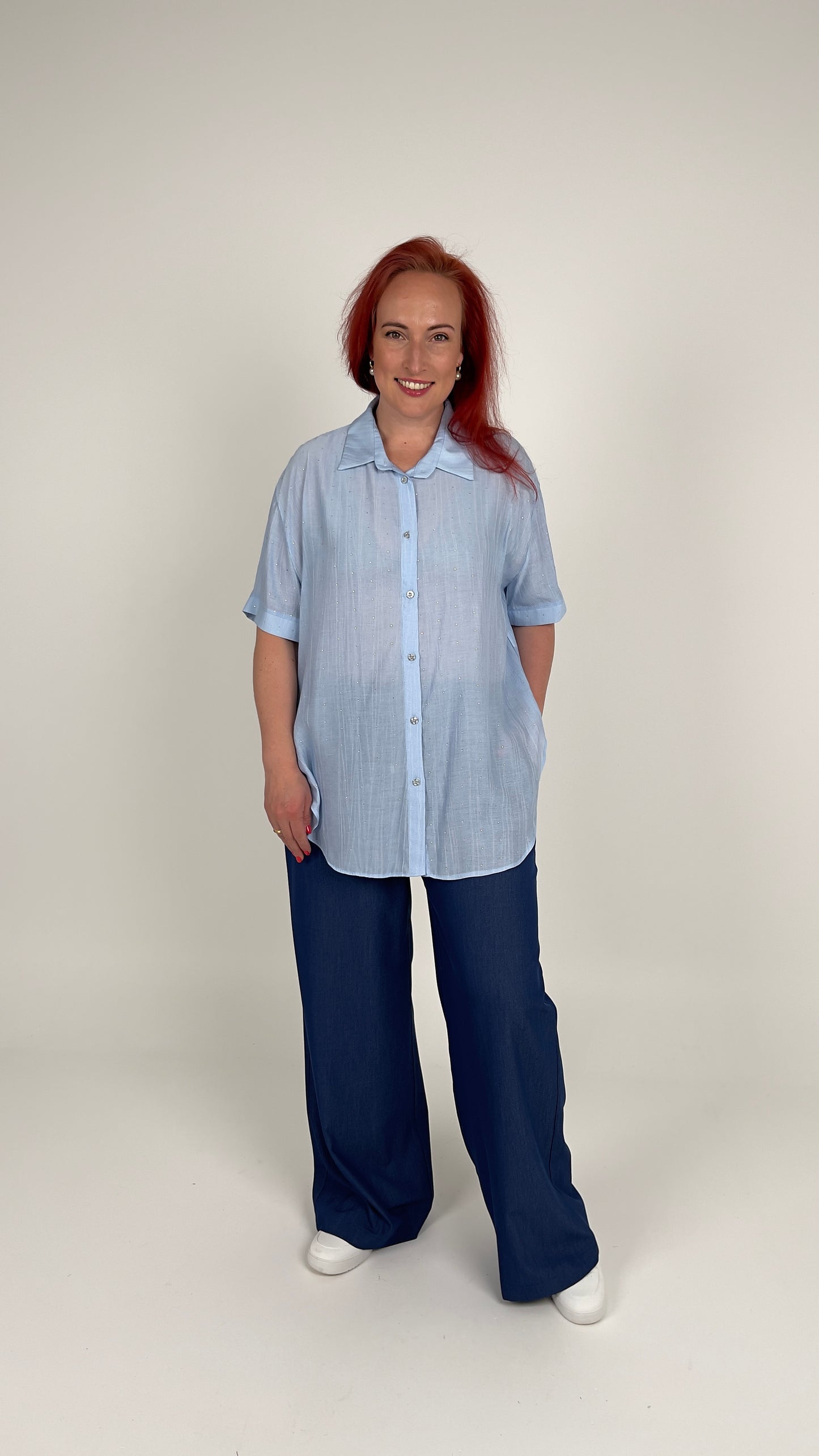 Krekls ar mirdzošiem akcentiem