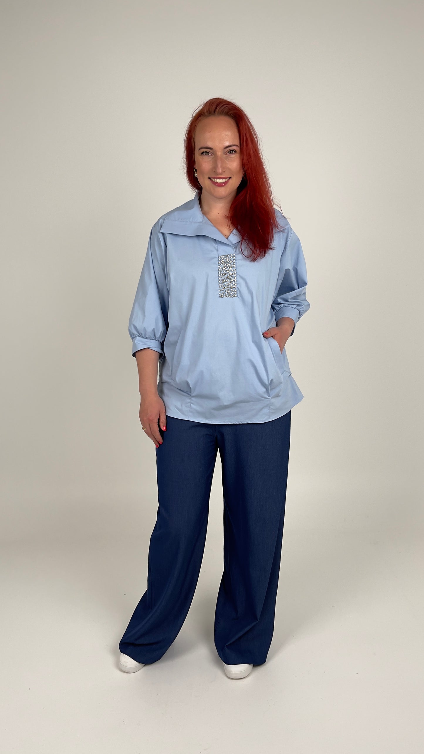 Kokvilnas krekls ar mirdzošiem akcentiem