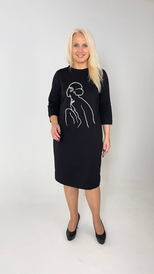 Melna kleita ar pērlēm