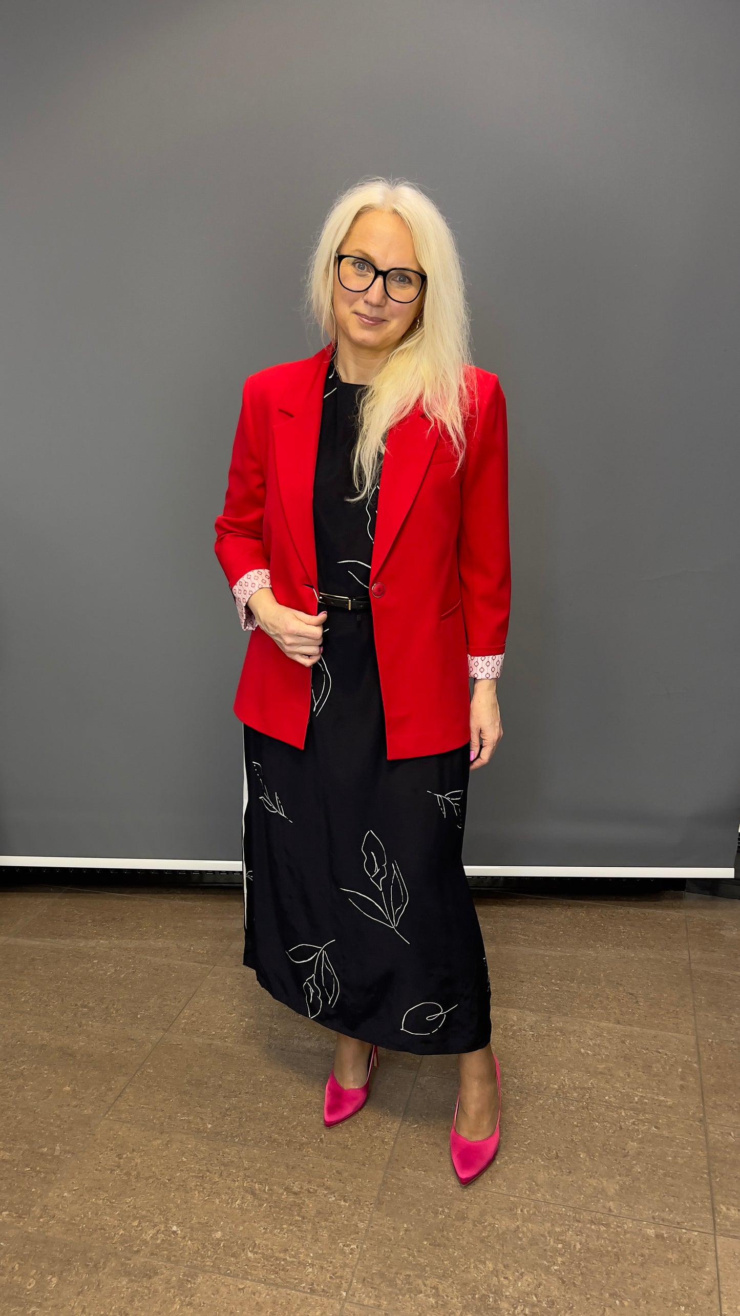 Žakete sarkana