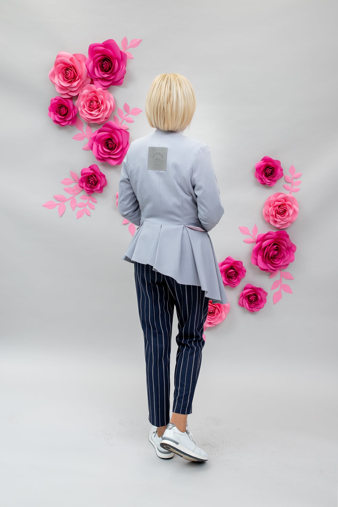 Asimetriska žakete pelēka