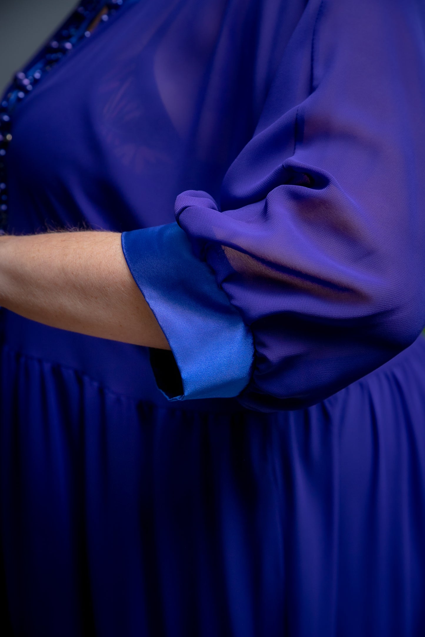 Zila šifona kleita