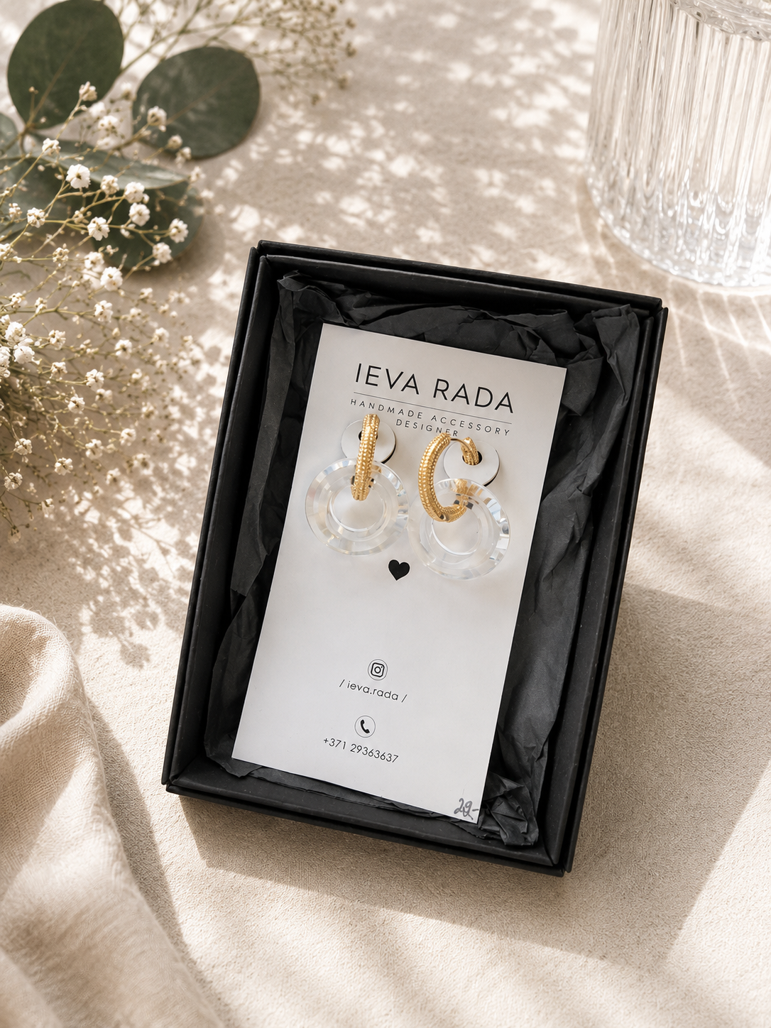 Roku darba auskari ar kristāliem