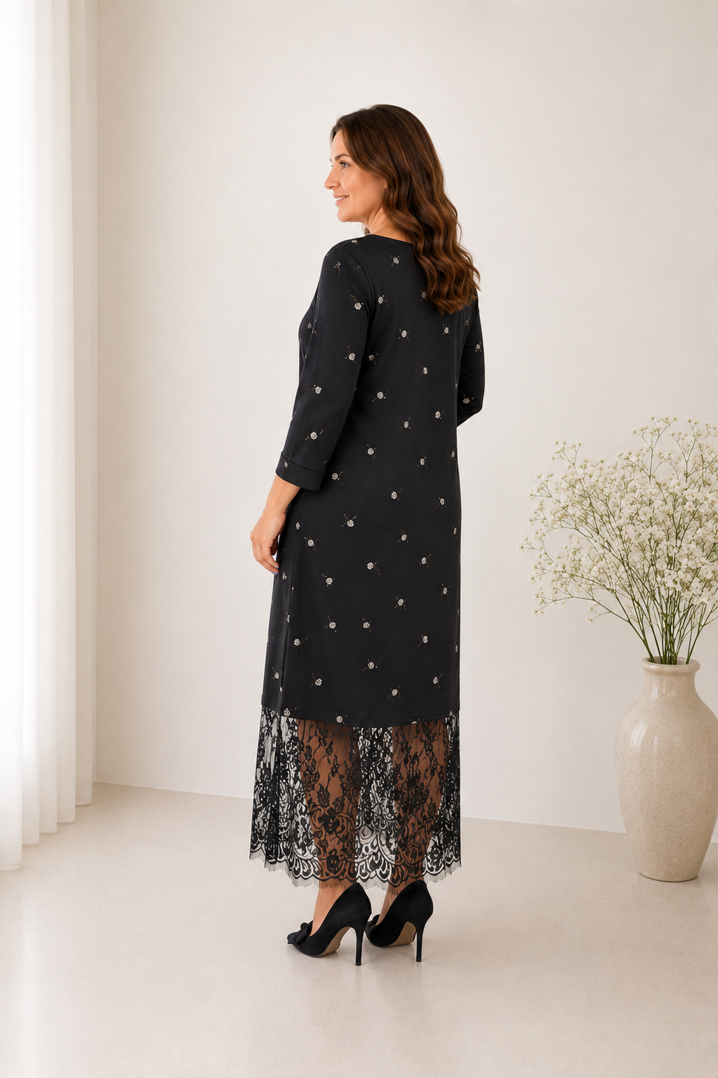 Elegants komplekts: kleita un mežģīņu apakšsvārki