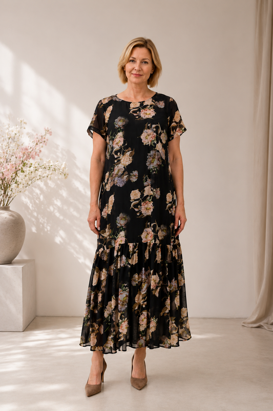 Eleganta kleita ar romantisku ziedu rakstu