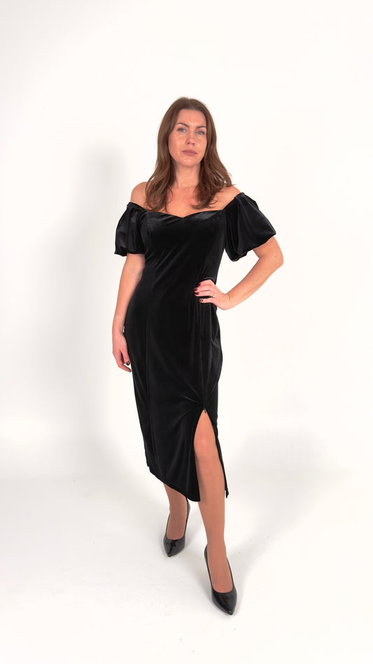 Eleganta melna samta kleita