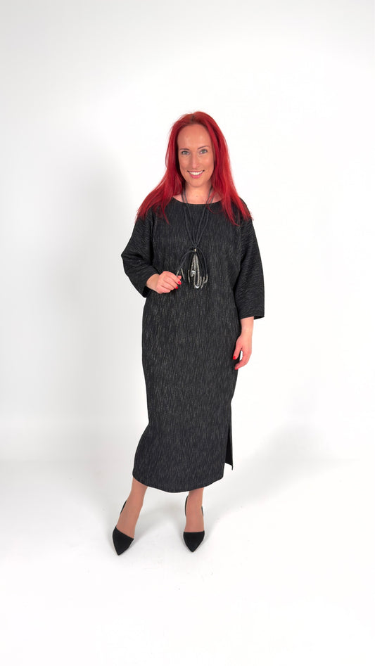 Eleganta melna kleita ar smalku rotu