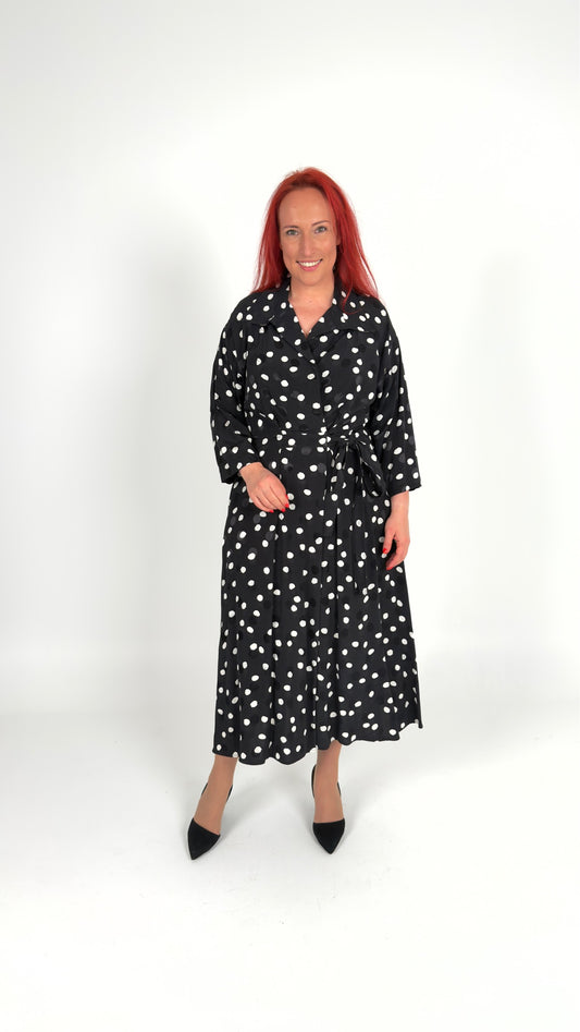 Kleita ar pumpiņrakstu