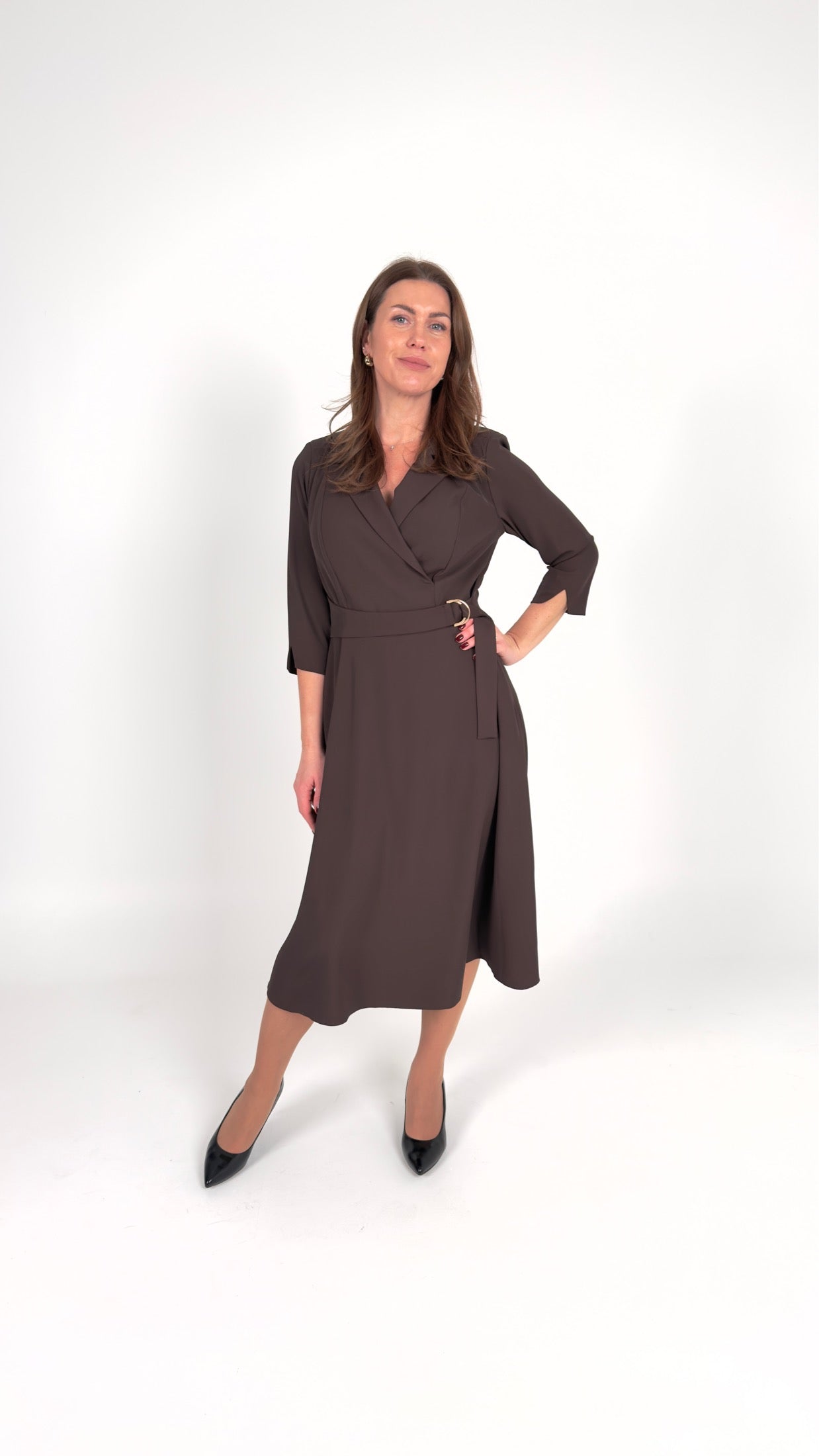 Klasiska šokolādes krāsas kleita