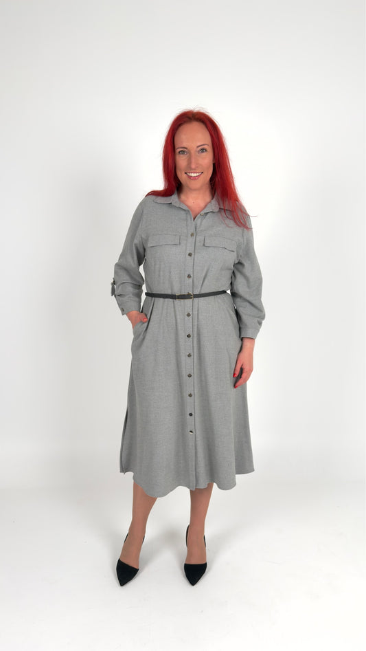 Pelēka kleita ar pogām un jostu