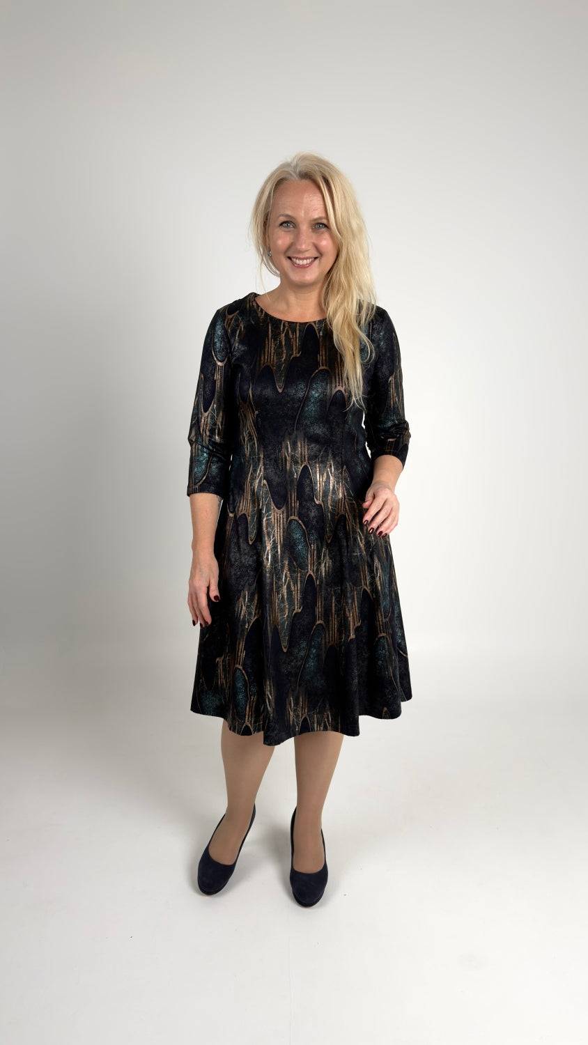 Eleganta kleita ar bonza motīvu