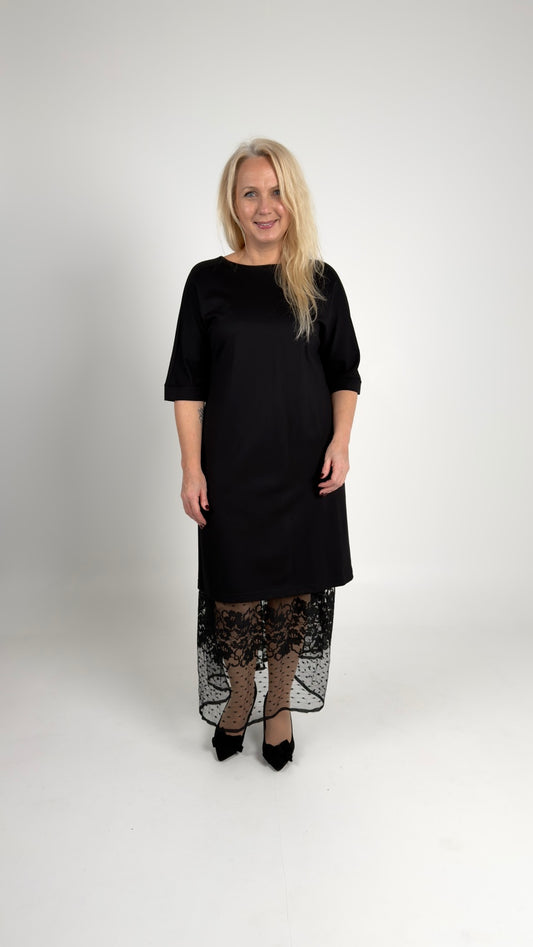 Bāzes kleita ar mežģīņu apakšsvārkiem – komplekts