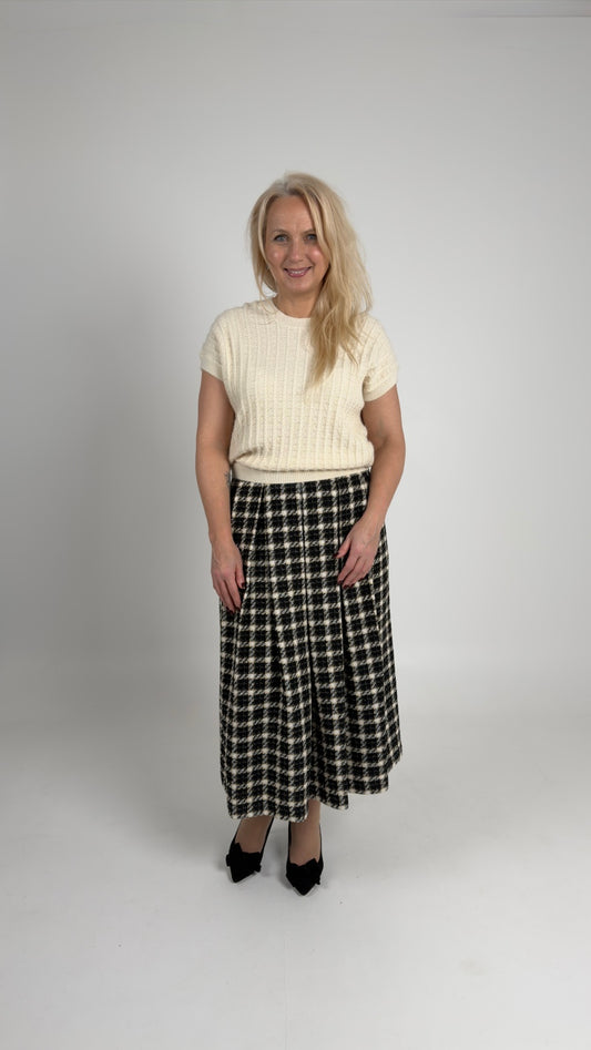 Tvīda svārki no L’AF kolekcijas