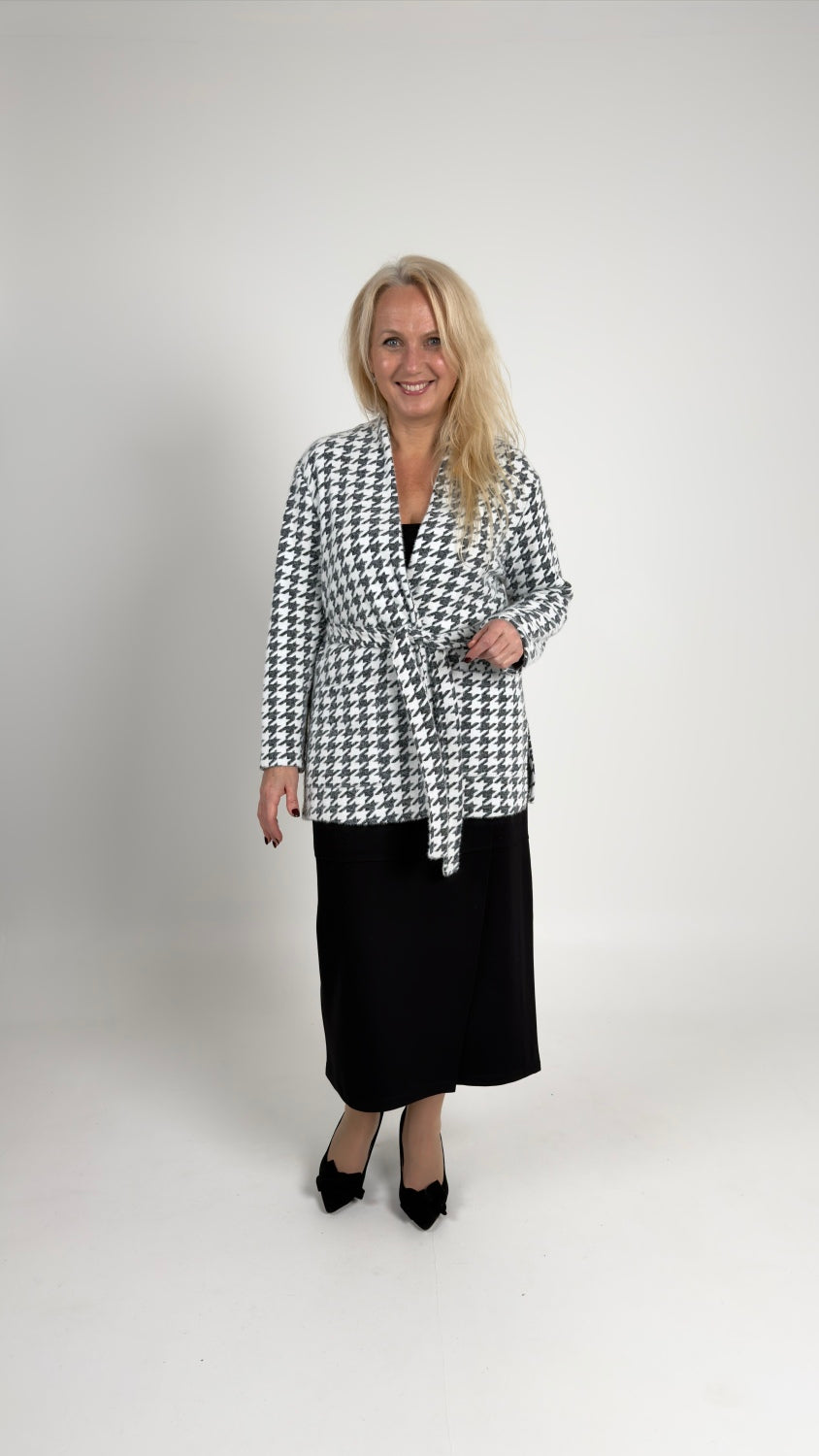 Balti pelēka sasienama žakete