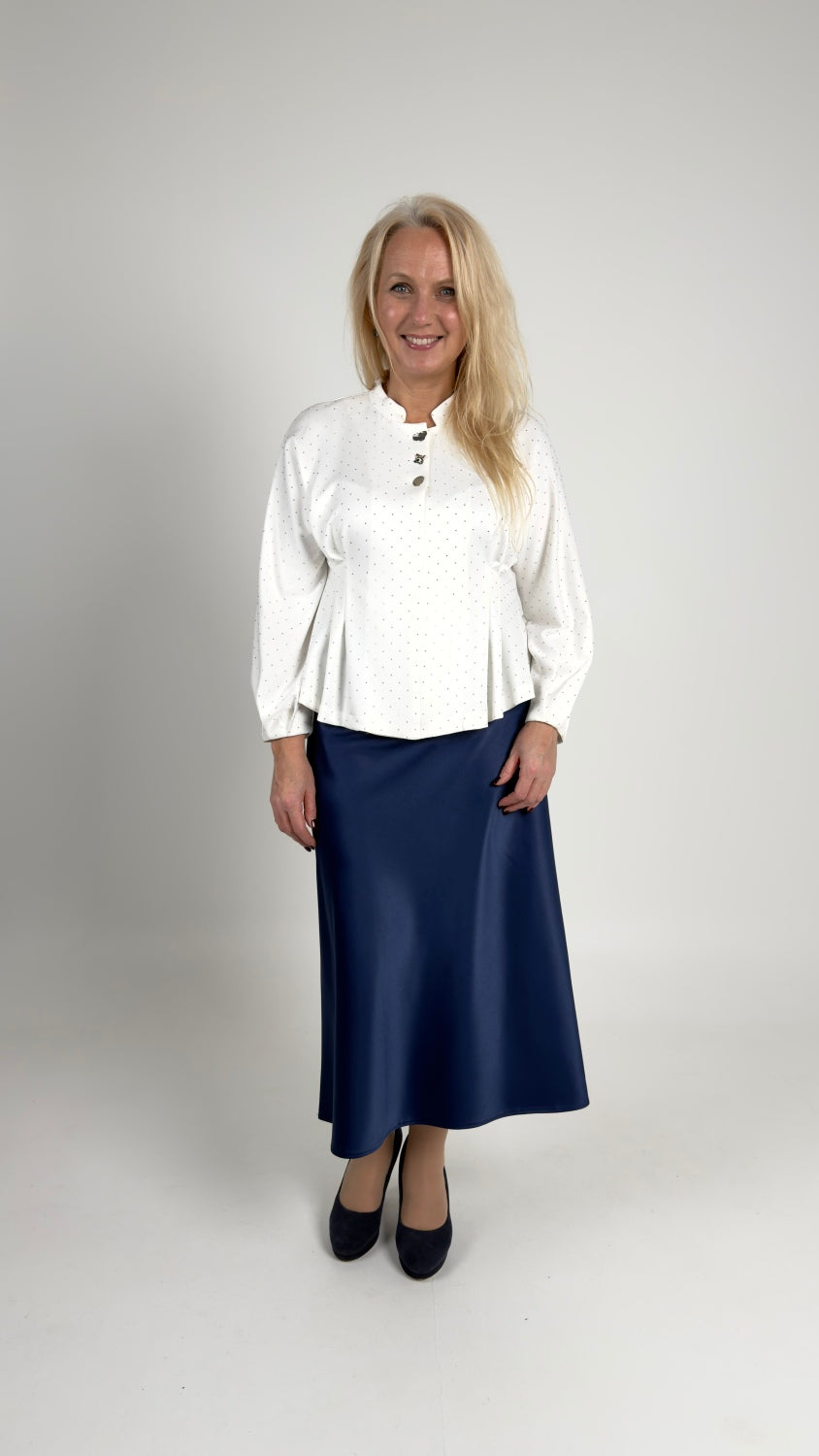 Zilās krāsas atlasa svārki