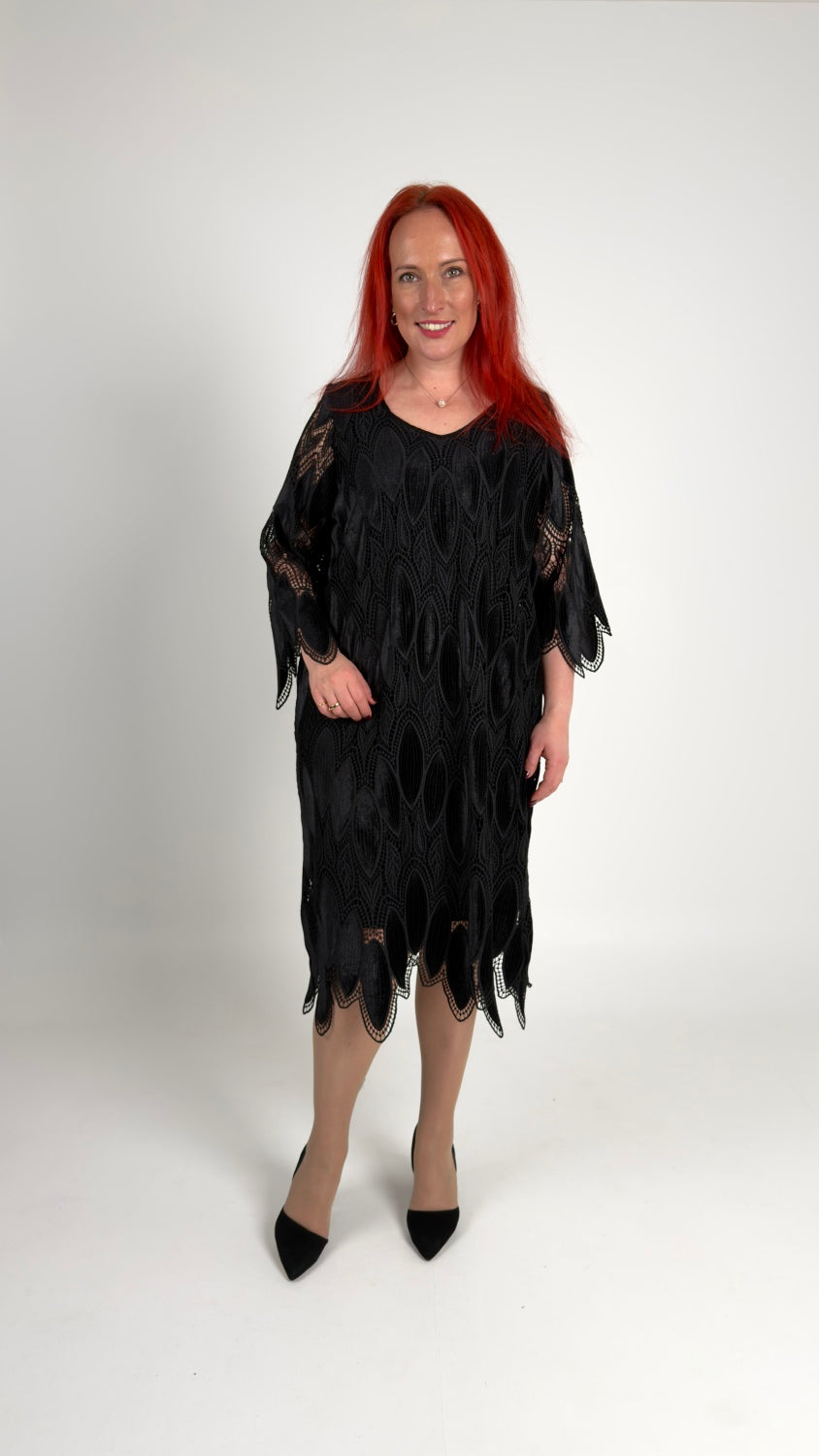 Kleita ar mežģīnēm un samtu