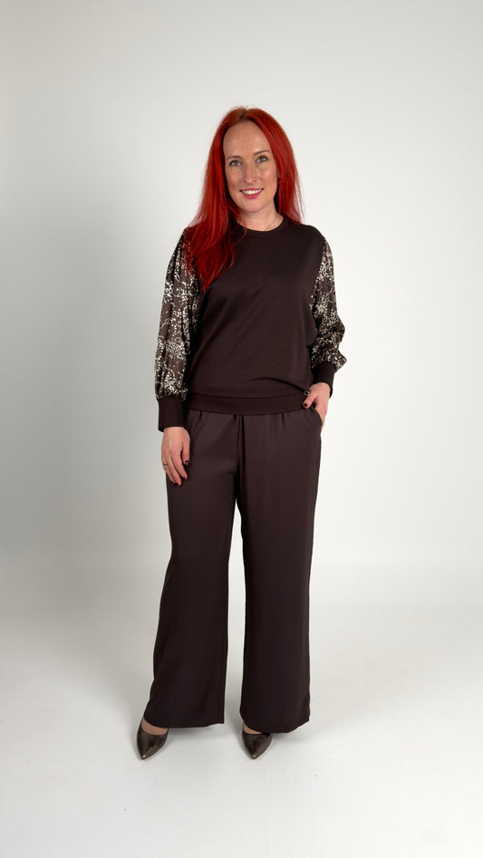 Eleganta šokolādes krāsas blūze ar satīna piedurknēm