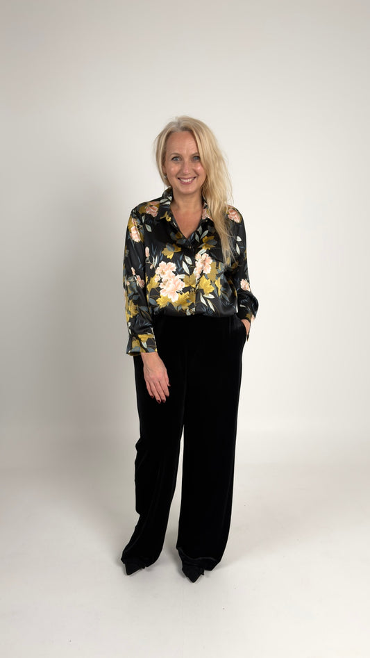 Elegantā satīna blūze ar ziediem