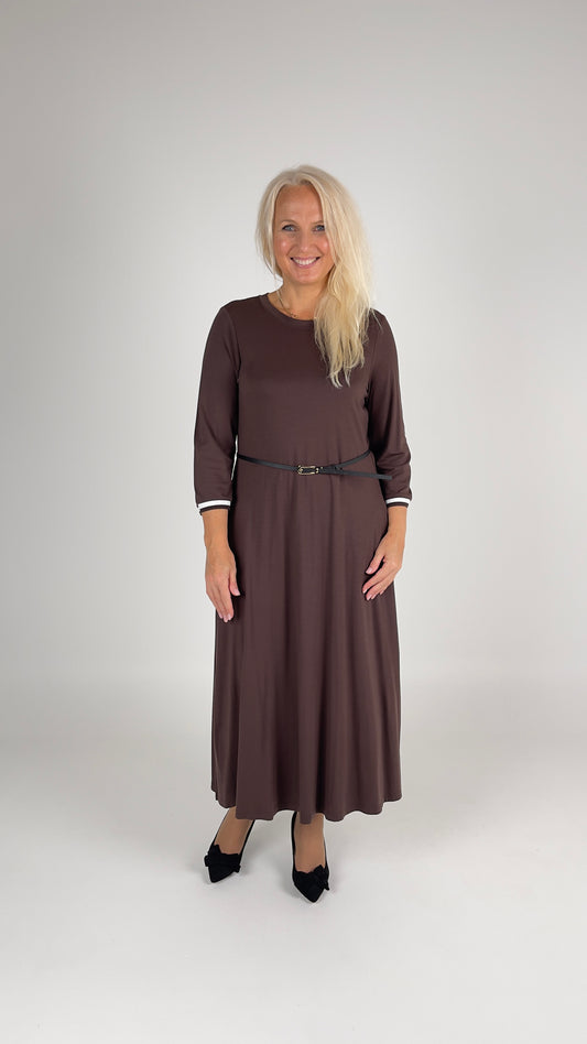 Bāzes kleita ar jostu
