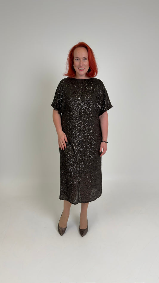 Gara šokolādes krāsas plūstoša flīterkleita