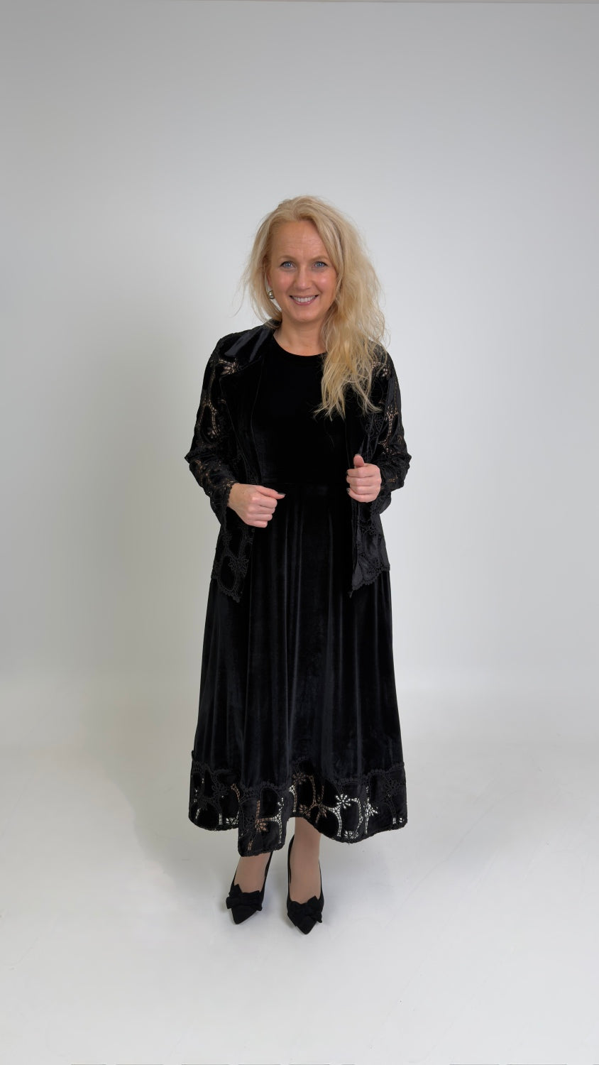 Gara samta kleita ar samta mežģīņu žaketi