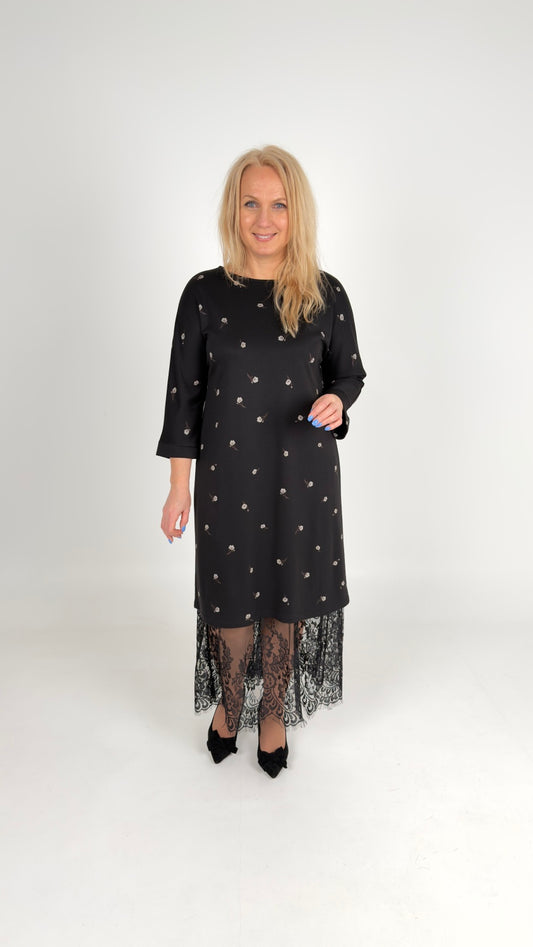 Elegants komplekts: kleita un mežģīņu apakšsvārki