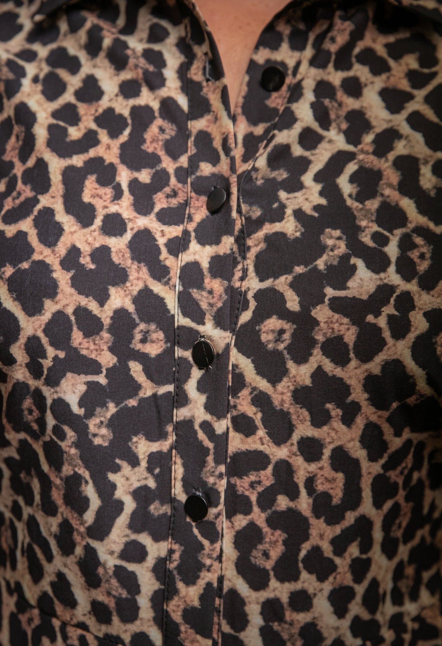 Kleita ar leoparda rakstu