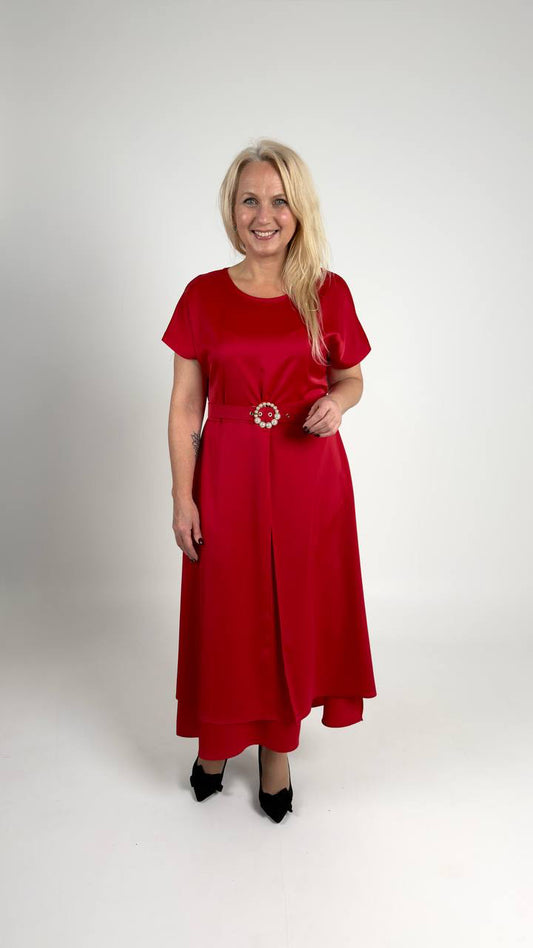 Eleganta sarkana kleita